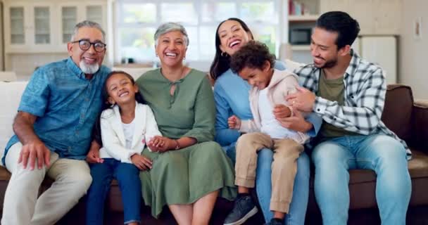 Happy Big Family Portrait Sofa Living Room Home Grandparents Children — Stock Video