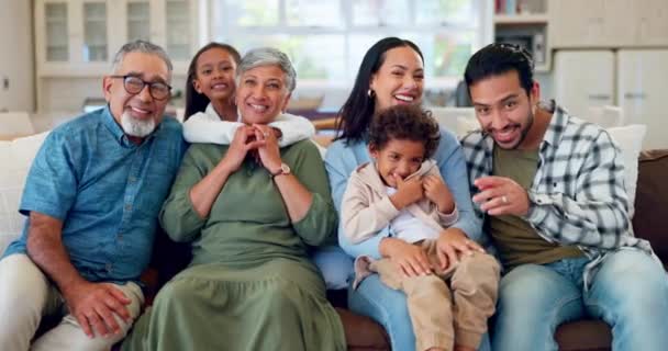Happy Portrait Big Family Sofa Living Room Home Grandparents Children — Stock Video