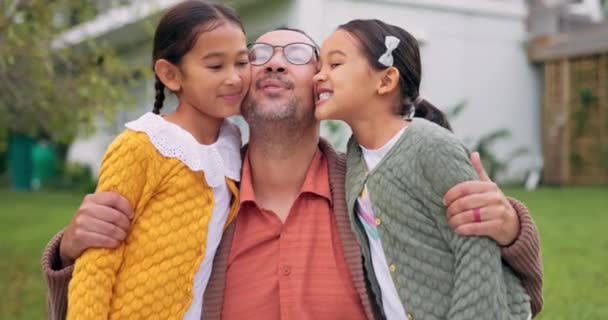 Hug Father Girls Happiness Backyard Quality Time Joy Bonding Loving — Stock Video