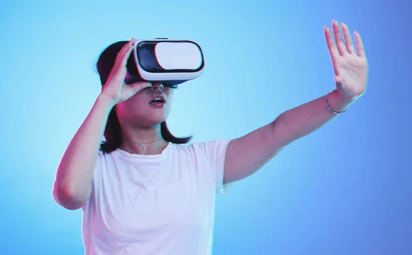 Metaverse Headset Egy Kék Háttér Megható Tapasztalat Játék Virtuális Valóság — Stock Fotó