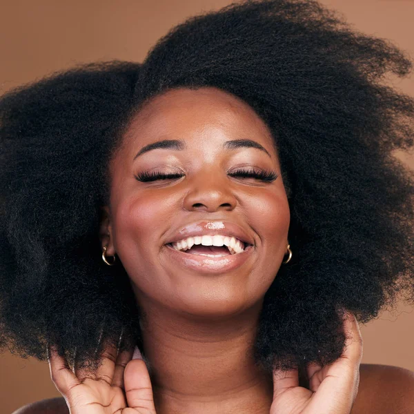 Beleza Mulher Negra Cuidado Cabelo Para Afro Sorriso Volume Fundo — Fotografia de Stock