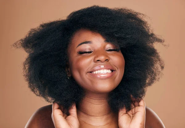 Skönhet Svart Kvinna Och Hårvård För Afro Naturliga Och Leende — Stockfoto