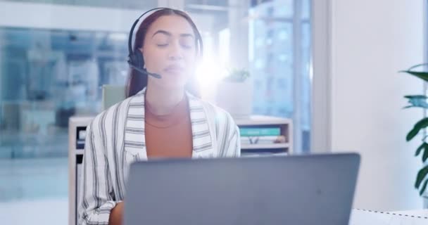 Comunicación Videollamada Mujer Laptop Oficina Para Asesoramiento Empresarial Preguntas Conversación — Vídeo de stock