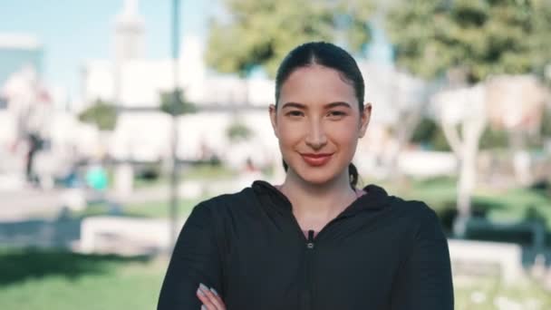 Fitness Lachen Und Gesicht Einer Sportlerin Einem Outdoor Park Für — Stockvideo