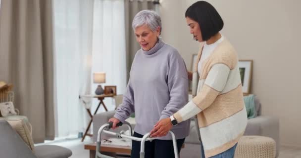 Mulher Cuidador Caminhante Cuidado Idoso Fisioterapia Recuperação Aposentadoria Velhice Casa — Vídeo de Stock