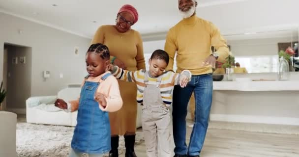 Familia Copiii Bunicii Care Dansează Într Casă Fericire Energie Distractivă — Videoclip de stoc