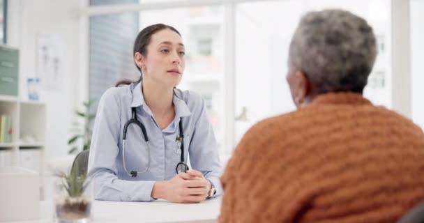Mujer Médico Paciente Senior Consultante Para Chequeo Consulta Explicación Resultados — Vídeos de Stock