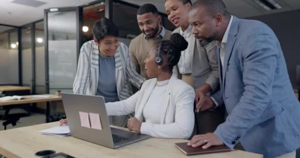 Éxito Del Centro Llamadas Aplausos Empleados Emocionados Con Celebración Correo — Vídeo de stock