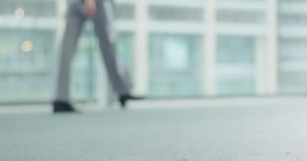 Тімелапс Ноги Прогулянки Діловими Людьми Офісі Корпоративної Або Професійної Роботи — стокове відео