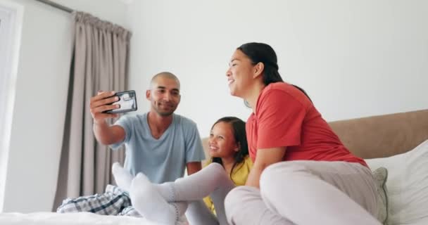 Cama Selfie Familia Con Felicidad Amor Unión Con Diversión Memoria — Vídeos de Stock