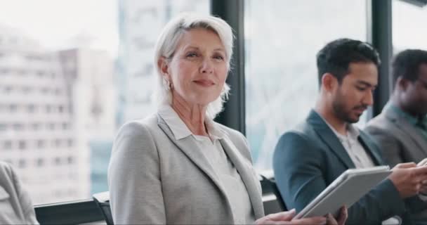 Tablet Biznes Starsza Kobieta Rekrutacji Rozmowy Kwalifikacyjne Możliwości Kariery Korporacja — Wideo stockowe