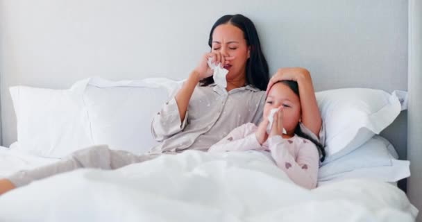 Κρεβάτι Οικογένεια Και Μητέρα Κορίτσι Άρρωστος Και Ιστός Ασθένεια Ανάπαυση — Αρχείο Βίντεο