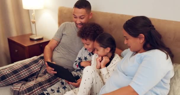 Selfie Familia Niños Dormitorio Para Redes Sociales Memoria Línea Emoji — Vídeos de Stock