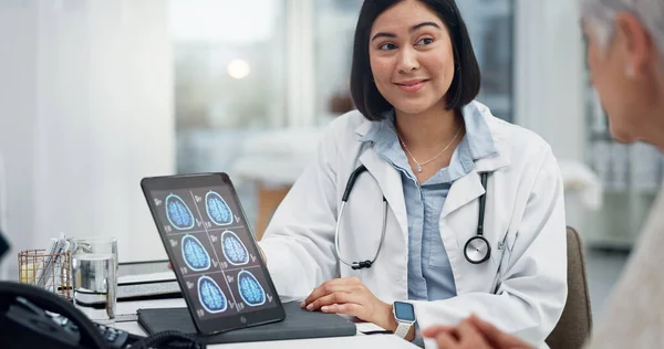 Tablet Beyin Röntgeni Doktorlu Hasta Tıbbi Sonuçlar Sağlık Teşhisi Konusunda — Stok fotoğraf