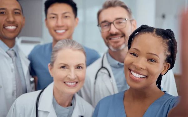 Médicos Diversidad Selfie Con Salud Sonrisa Memoria Con Trabajo Equipo —  Fotos de Stock