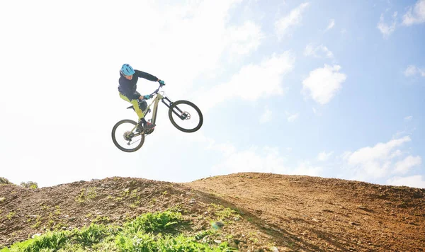 Mountain Bike Homem Saltar Céu Para Competição Liberdade Aventura Road — Fotografia de Stock