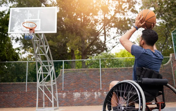 Sport Basketbal Man Rolstoel Schieten Voor Het Spelen Van Concurrentie — Stockfoto