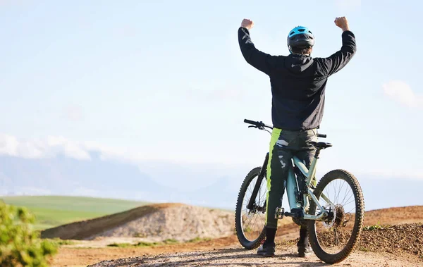 Ciclismo Esportes Homem Celebram Bicicleta Para Ganhar Aventura Liberdade Sucesso — Fotografia de Stock