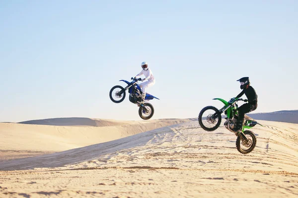 Motorkerékpár Sivatag Ugorj Levegőbe Sebesség Verseny Szabadtéri Verseny Teljesítmény Cél — Stock Fotó
