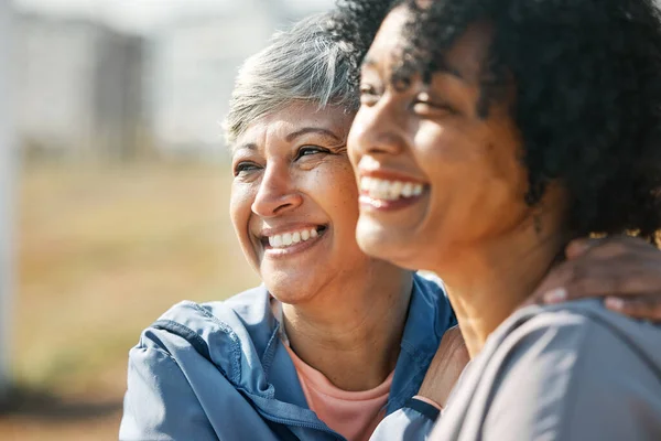 Senior Women Hug Smile Closeup Fitness Exercise Outdoor Health Elderly — Stock Photo, Image