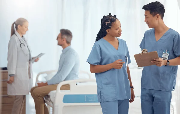 Trabalho Equipe Horário Enfermeiros Com Checklist Reunião Hospitalar Discussão Para — Fotografia de Stock