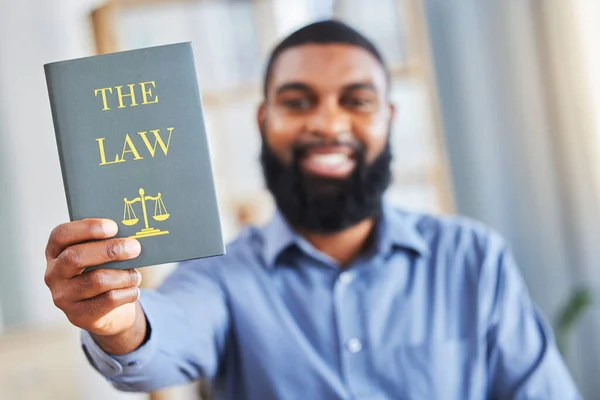 Gesetz Buch Und Glückliches Porträt Eines Mannes Mit Den Regeln — Stockfoto