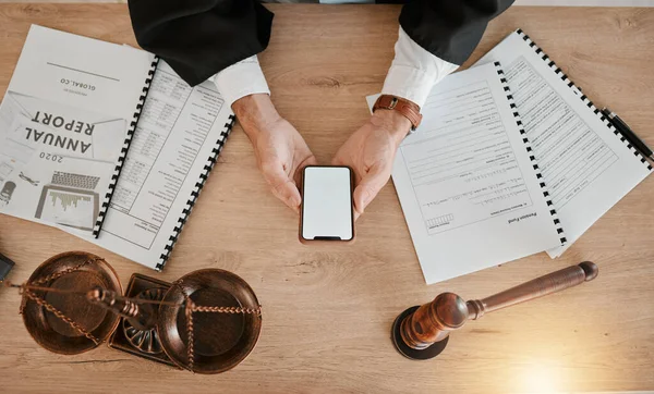 Yargıç Elleri Telefon Avukat Iletişimini Okuyan Kişi Reklam Alanı Hukuk — Stok fotoğraf