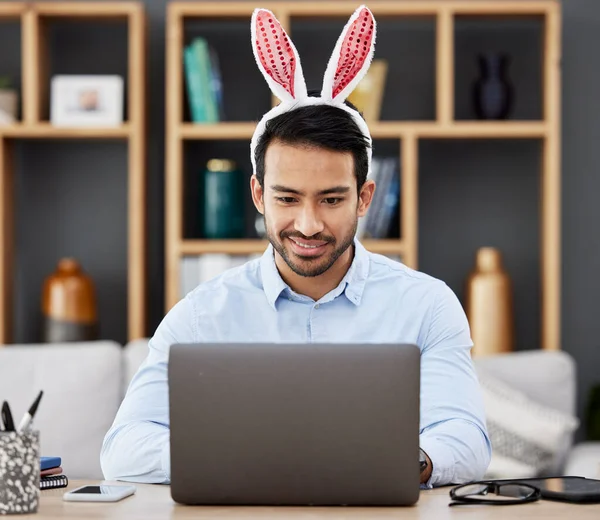Laptop Bunny Ears Business Man Office Decoration Celebration Event Easter — Stock Photo, Image