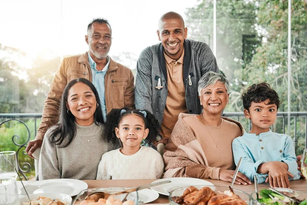 Portret Glimlach Familie Met Eten Lunch Geluk Met Quality Time — Stockfoto