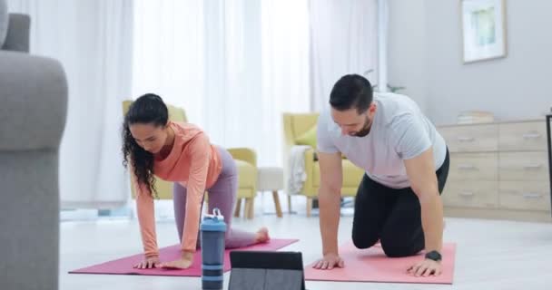 Fitness Bien Être Couple Faisant Yoga Dans Salon Ensemble Pour — Video