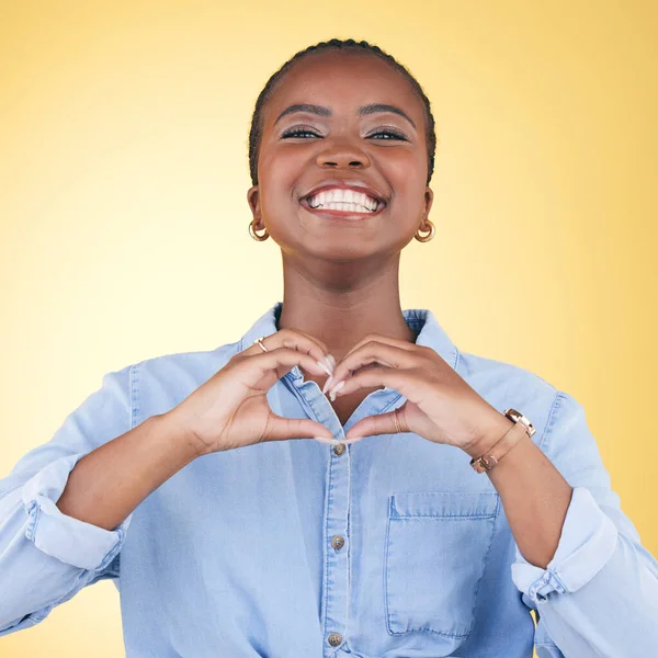 Femme Noire Les Mains Cœur Santé Avec Emoji Sourire Dans — Photo