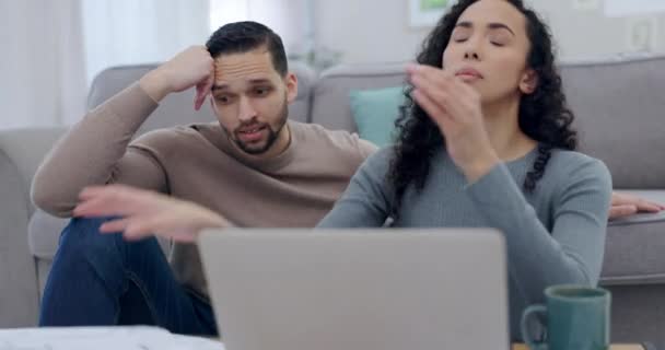 Stress Laptop Contabilità Con Paio Preoccupati Finanza Durante Depressione Nell — Video Stock