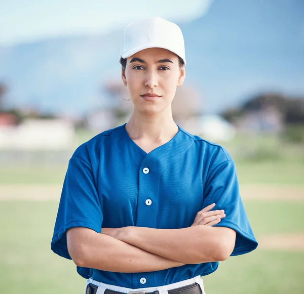 Sport Portret Kobieta Ramionami Skrzyżowane Treningu Boiska Baseballu Treningu Lub — Zdjęcie stockowe