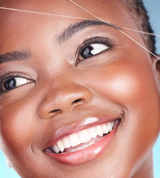 Thread Eyebrow Plucking Beauty Woman Dermatology Natural Makeup Smile Face — Stock Photo, Image