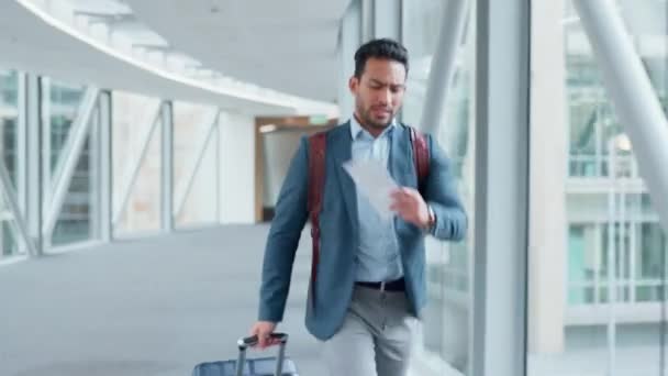 Reizen Chaos Zakenman Laat Een Luchthaven Voor Boarding Vlucht Vertrek — Stockvideo