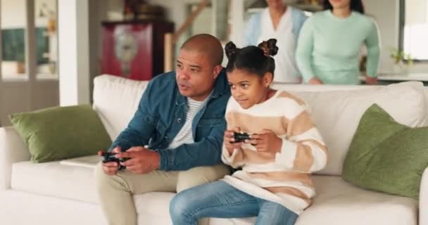 Familie Gaming Vader Met Meisje Viering Voor Succes Winnen Gelukkig — Stockvideo