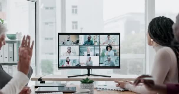 こんにちは ビデオ通話 チームワークディスカッション B2Bネットワーキングのためのオフィスの会議やビジネスの人々 ウェーブハローとデスク コンピュータ画面 仮想会議 オンラインで男性と女性 — ストック動画