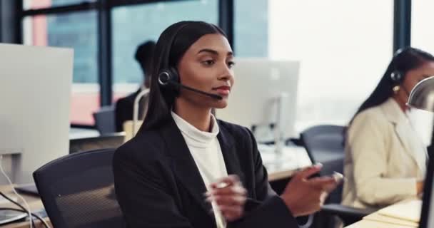 Mutlu Kadın Çağrı Merkezi Müşteri Hizmetleri Için Kulaklık Destek Tele — Stok video