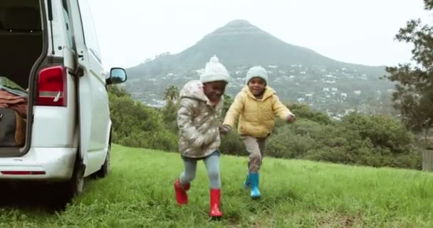 Мбаппе Игра Дети Бегущие Парке Свежем Воздухе Вместе Исследовать Приключения — стоковое видео