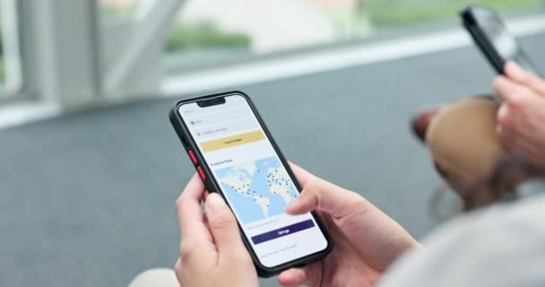 Mãos Aplicativo Tela Telefone Com Mapa Para Viagens Transporte Navegação — Vídeo de Stock