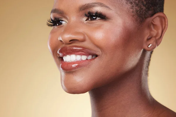 Skönhet Makeup Och Ansikte Lycklig Svart Kvinna Studio För Egenvård — Stockfoto