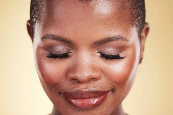 Makeup Beauty Face Black Woman Studio Self Care Skin Glow — Stock Photo, Image