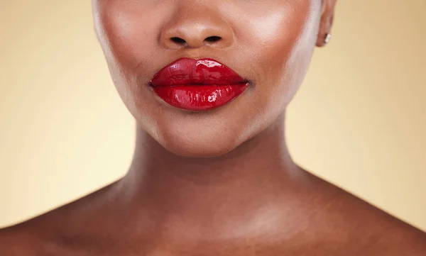 Rött Läppstift Och Kvinna Skönhet Och Makeup Med Närbild Hud — Stockfoto
