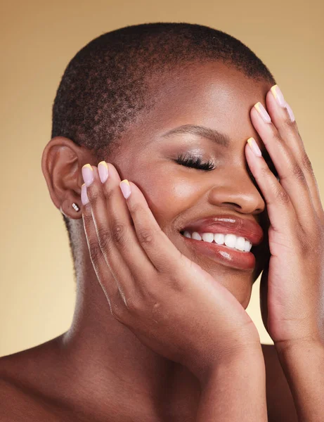 Svart Kvinna Händer Ansikte Och Skönhet Med Manikyr Naturlig Kosmetika — Stockfoto