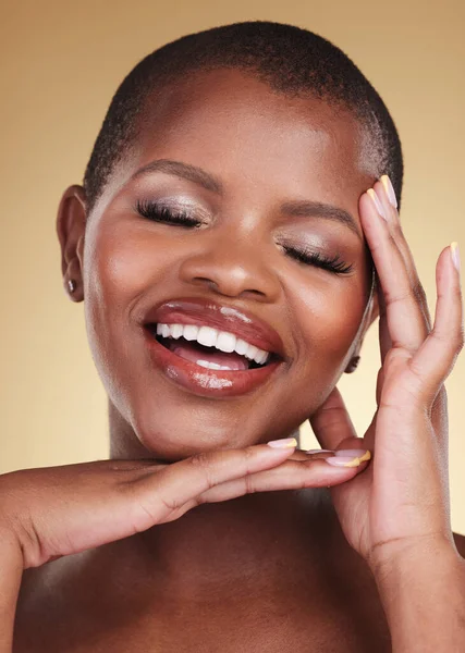 Beauty Makeup Face Happy Woman Studio Skin Care Glow Cosmetics — Stock Photo, Image