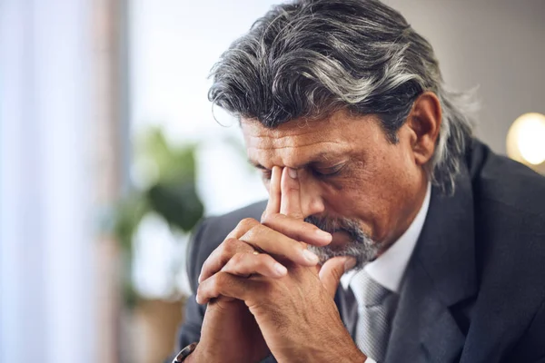 Problema Estrés Hombre Negocios Con Dolor Cabeza Burnout Error Trabajo — Foto de Stock