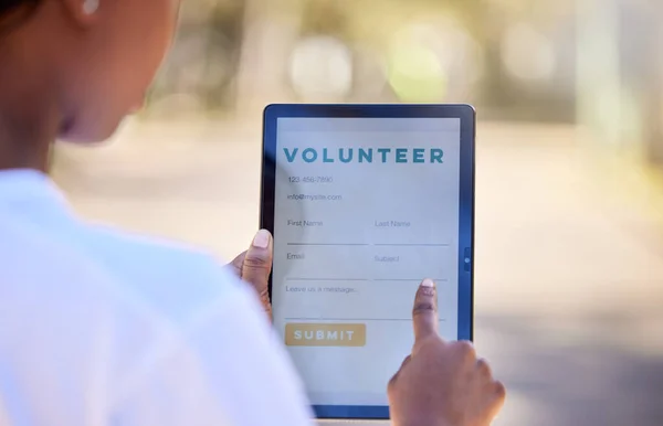 Nature Woman Tablet Volunteering Registration Checklist Signup Screen Hands Environment — Stock Photo, Image