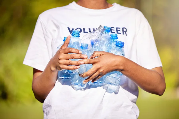 Freiwillige Hände Plastikflasche Und Park Für Gemeinnützige Arbeit Recycling Und — Stockfoto