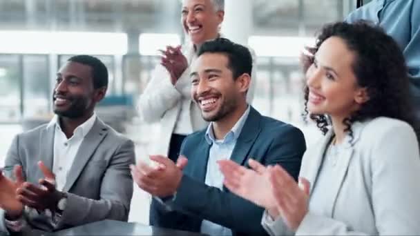 Geschäftsleute Publikum Und Meeting Applaudieren Für Den Erfolg Bedanken Sich — Stockvideo