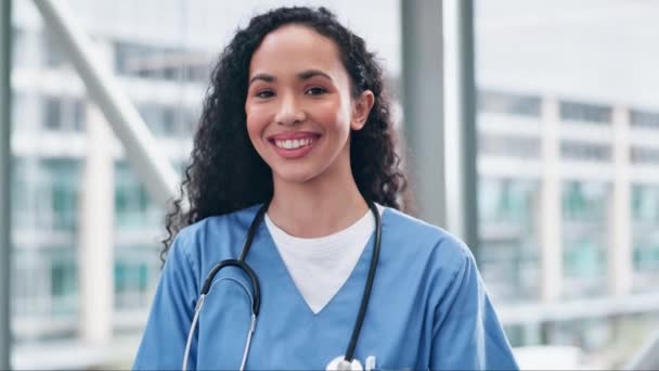 Rostro Sonrisa Una Enfermera Hospital Para Atención Médica Bienestar Tratamiento — Vídeos de Stock